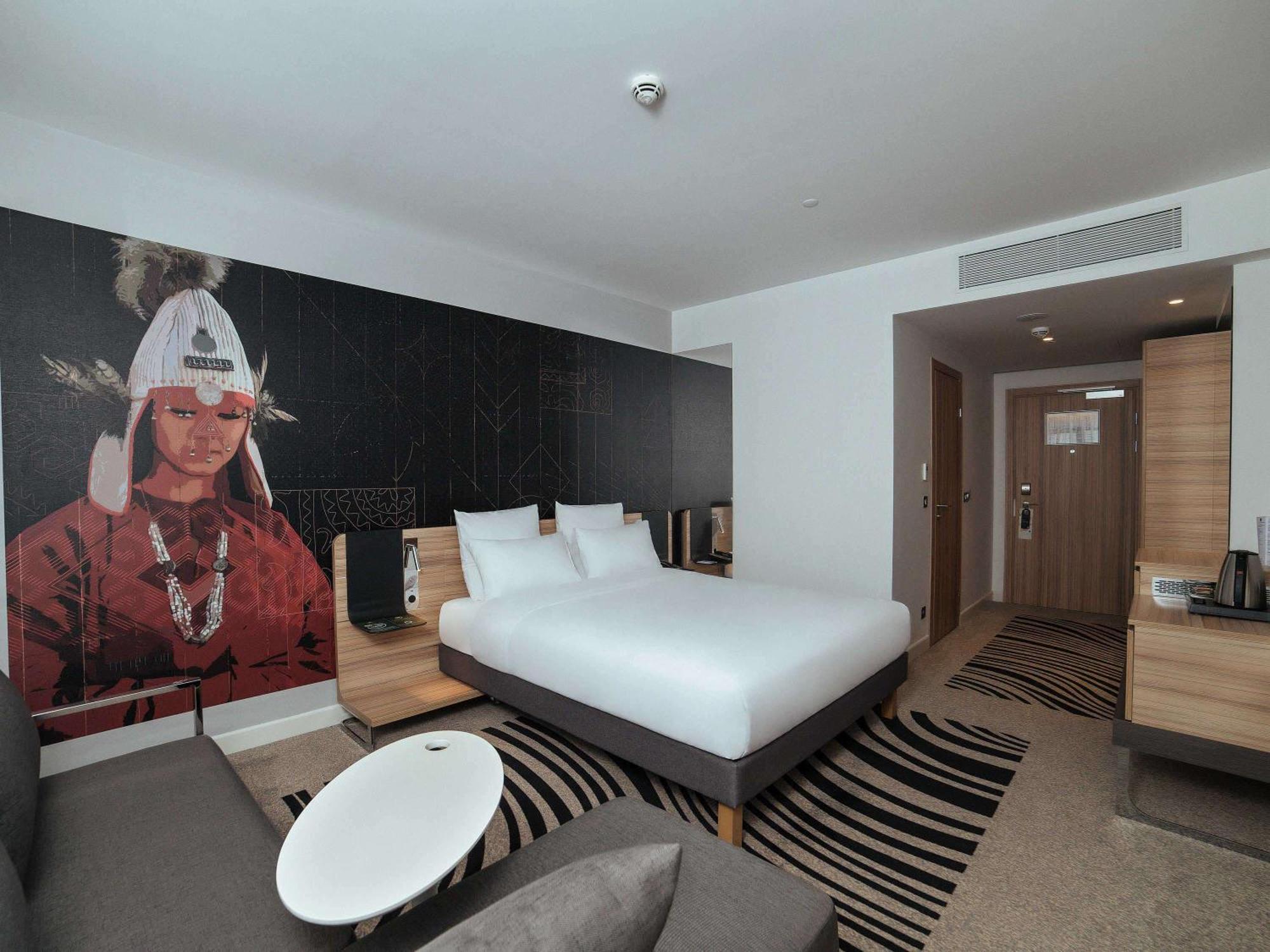 Novotel Bishkek City Center Exterior foto